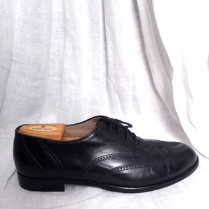 BALLY Black Leather Wingtip Laced Oxfords